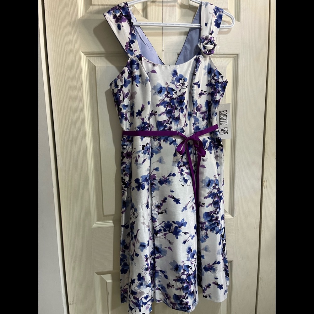 Robbie Bee Sleeveless Floral Printed dress in Size 10